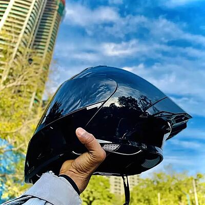 STEELBIRD SBA-20 ISS GLOSSY BLACK C/V 600 MM WITH EXTRA SMOKE VISOR, BLACK SPOILER